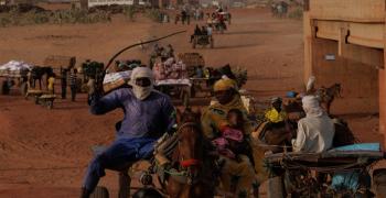 لاجئون سودانيون في تشاد بعد احتدام المعارك-غيتي