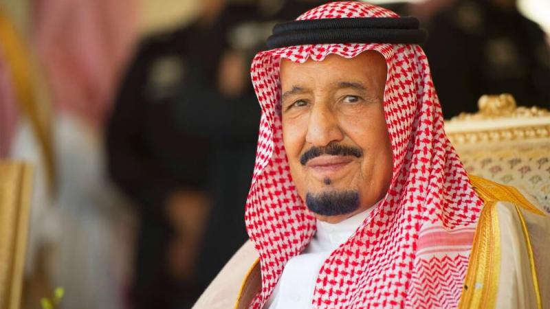 العاهل السعودي يتلقى لقاح كورونا