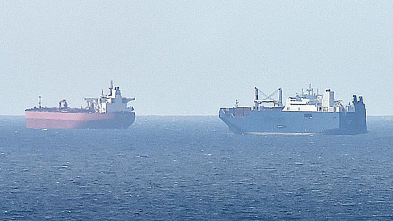 سمح التحالف العربي لأربع سفن محملة بالوقود بالرسو في ميناء الحديدة الذي تسيطر عليه جماعة الحوثي المدعومة من إيران.