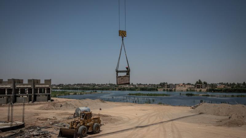 بناء فندق فاخر في الرمادي.