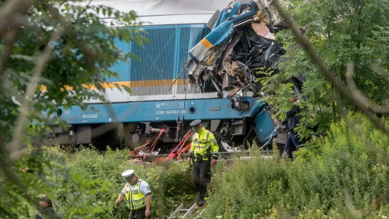 صورة من موقع حادث اصطدام القطارين في جمهورية التشيك (غيتي)