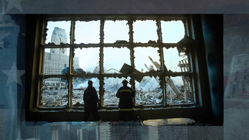 ركام مركز التجارة العالمي بعد استهدافه بهجمات الحادي عشر من سبتمبر (غيتي)