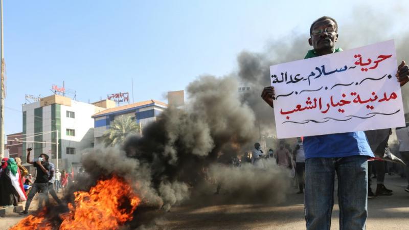 يطالب المحتجون في السودان بسلطة مدنية خالصة وإنهاء الانقلاب العسكري (غيتي)