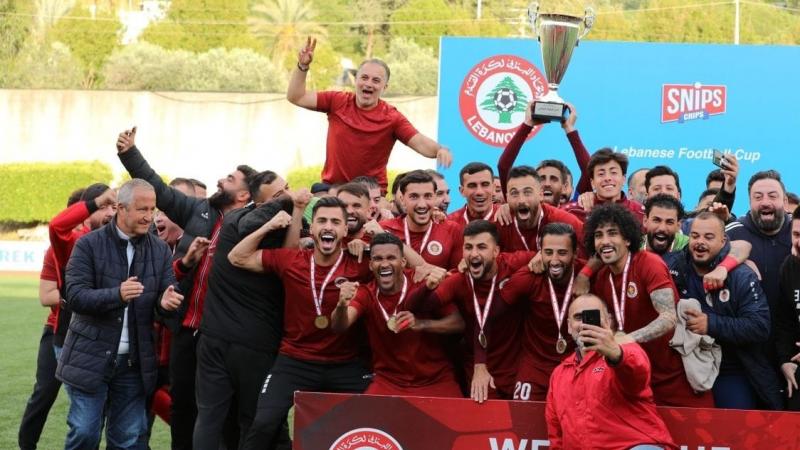 فرحة لاعبي النجمة ورئيس النادي بكأس لبنان