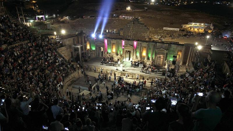 يقام المهرجان بشكل رئيسي على مسارح مدينة جرش الأثرية - أرشيف غيتي