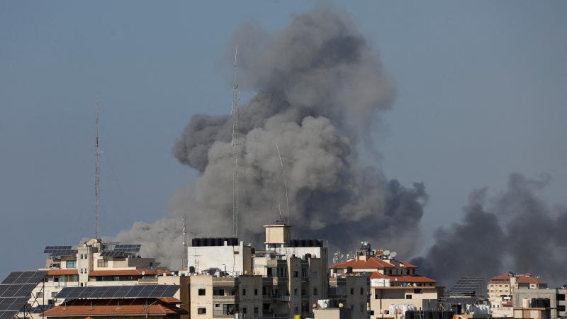 يستمر الاحتلال الإسرائيلي في قصف قطاع غزة لليوم العاشر على التوالي - رويترز