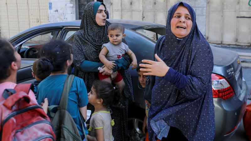 حذّرت وزيرة الصحة الفلسطينية من تدهور الوضع في غزة مؤكدة أن الأمر كارثي للغاية والطواقم الطبية منهكة جدًا - رويترز