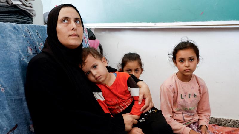 وضعت أصوات القنابل الأطفال في قطاع غزة في حالة مستمرة من الخوف الدائم والرهبة والقلق  - رويترز