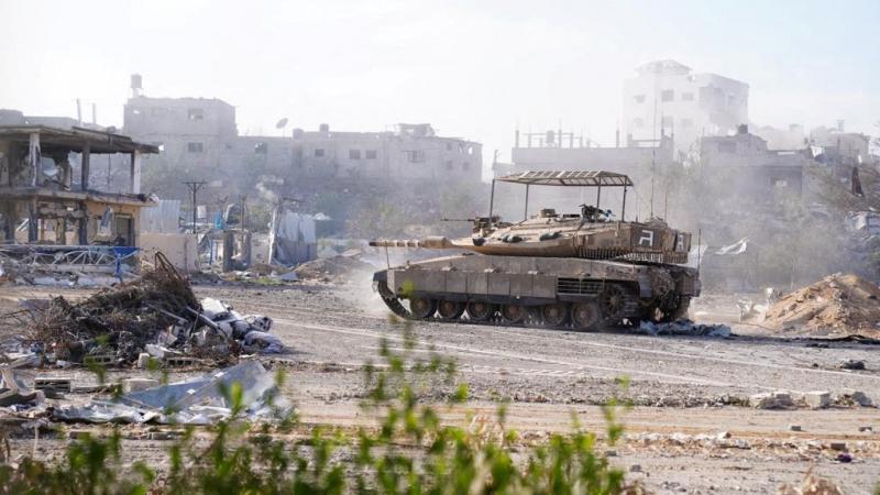 تحاول القوات الإسرائيلية السيطرة على قلب مدينة غزة في ظل الحديث عن مفاوضات لهدنة إنسانية - رويترز