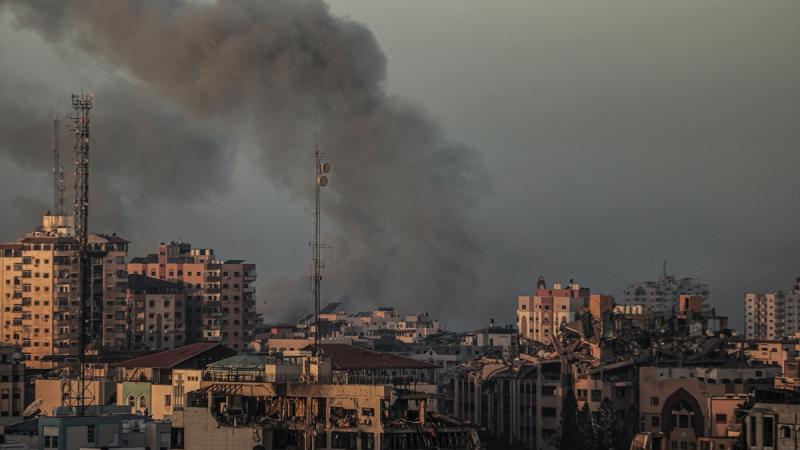 يشن الجيش الإسرائيلي عدوانًا على قطاع غزة منذ 36 يومًا أسفر عن استشهاد وجرح الآلاف 