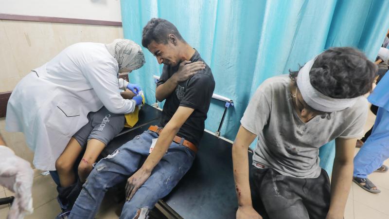 شهدت الأيام الثلاثة الماضية حصارًا مكثفًا من القوات الإسرائيلية ضد غالبية مستشفيات شمال غزة - الأناضول