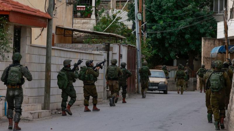 تنفذ قوات الاحتلال الإسرائيلي منذ أسابيع اقتحامات واسعة بالضفة الغربية