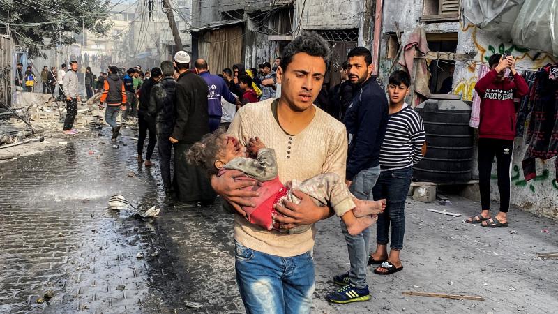 عدوان الاحتلال الإسرائيلي يعود إلى غزة بعد هدنة لـ 7 أيام - رويترز
