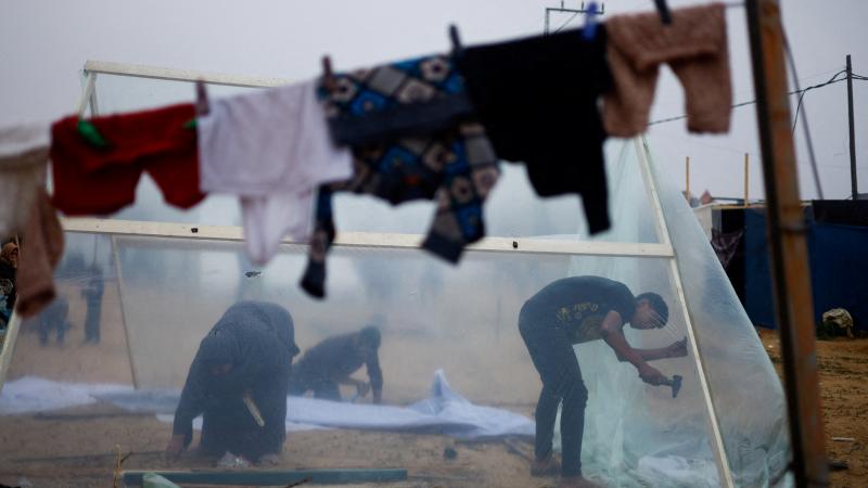 تزداد التحذيرات الأممية من تفاقم الأوضاع في غزة مع استمرار عدوان الاحتلال على القطاع الفلسطيني المحاصر - رويترز
