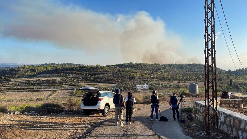 يتبادل حزب الله وفصائل فلسطينية في لبنان مع الجيش الإسرائيلي قصفًا يوميًا متقطعًا منذ 8 أكتوبر الماضي