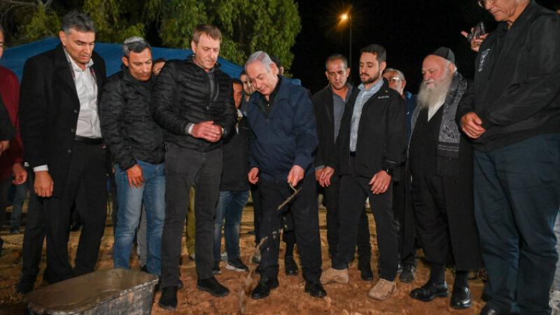 نشر رئيس الوزراء الإسرائيلي بنيامين نتنياهو الصورة في حسابه على إكس