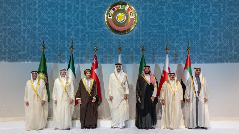 قال أمير دولة قطر إن دول الخليج العربي يمكنها لعب أدوار تسهم في حلّ التحديات الكبيرة التي تشهدها المنطقة والعالم والتخفيف من آثارها