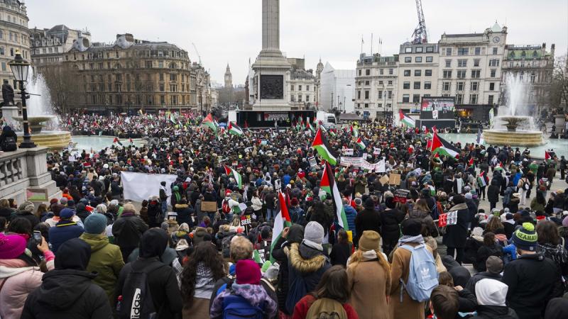 آلاف المؤيدين للفلسطينيين يتظاهرون في وسط لندن ضد العدوان الإسرائيلي على غزة