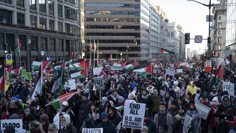 تظاهر آلاف المؤيدين لفلسطين في واشنطن تضامنًا مع قطاع غزة الذي يواجه عدوانًا إسرائيليًا منذ 7 أكتوبر الماضي