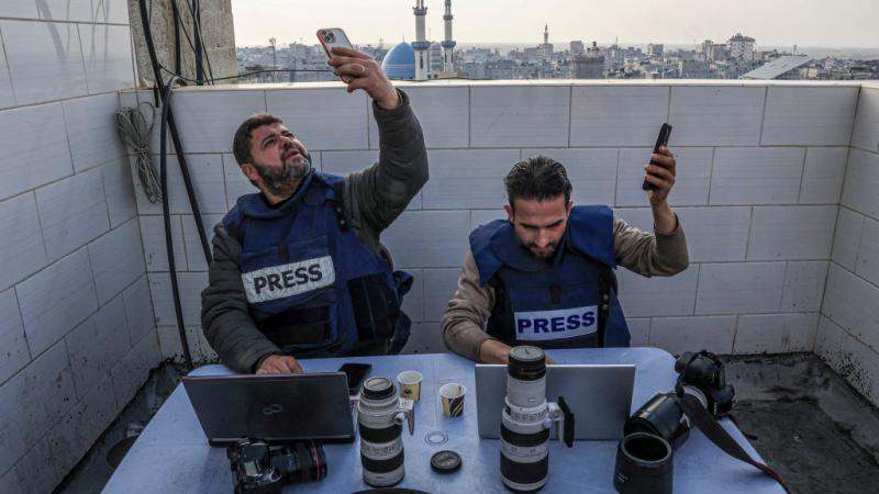 أعلنت شركتا الاتصالات الفلسطينيتان العاملتان في غزة الجمعة أن انقطاعًا طرأ على خدمات الاتصالات والإنترنت في معظم أنحاء القطاع