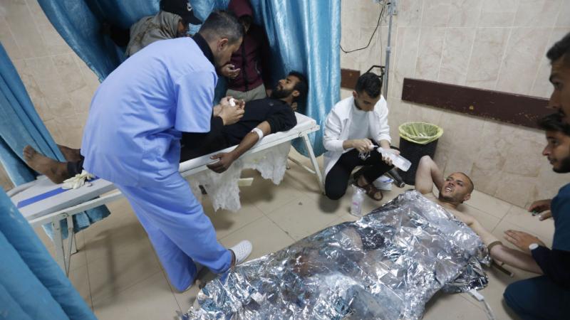 حذر المكتب الإعلامي الحكومي من أن مستشفى شهداء الأقصى على وشك إيقاف الخدمة الصحية بسبب نفاد الوقود