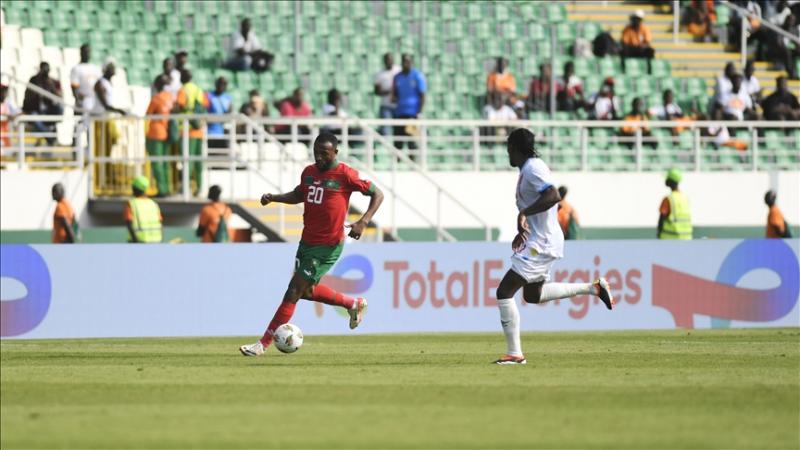 سيطر لاعبو منتخب المغرب على مجريات اللعب في الشوط الأول من المباراة - الأناضول