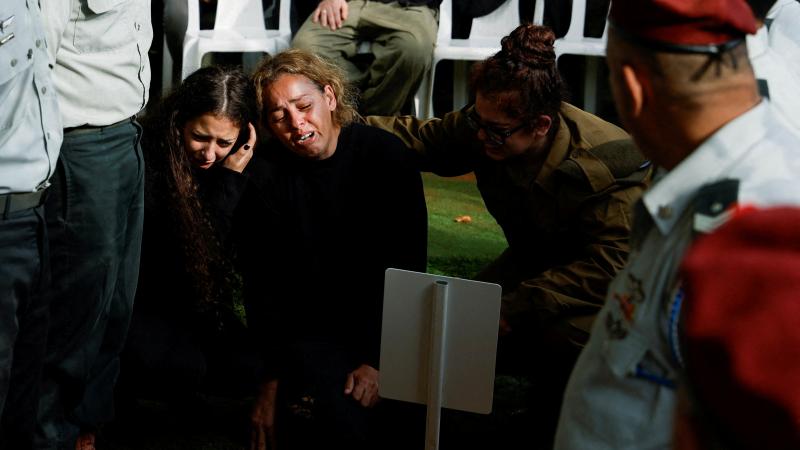 انتشر مؤخرًا مقطع فيديو لوالدة أحد قتلى السابع من أكتوبر تتحدث داخل الكنيست عن سوء الأحوال المعيشية لعائلات القتلى الإسرائيليين - أرشيف رويترز