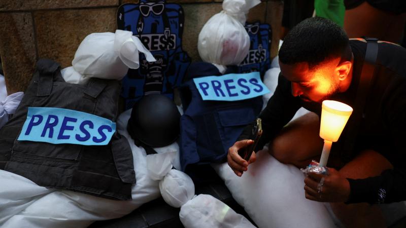 الاحتلال الإسرائيلي يرتكب مجزرة بحق الصحافيين في قطاع غزة - رويترز