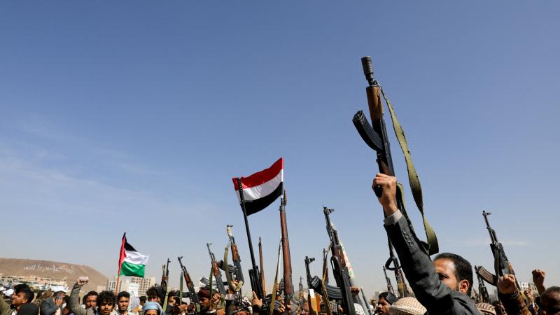 تضامنًا مع غزة يستهدف الحوثيون بصواريخ ومسيّرات سفن شحن إسرائيلية - رويترز
