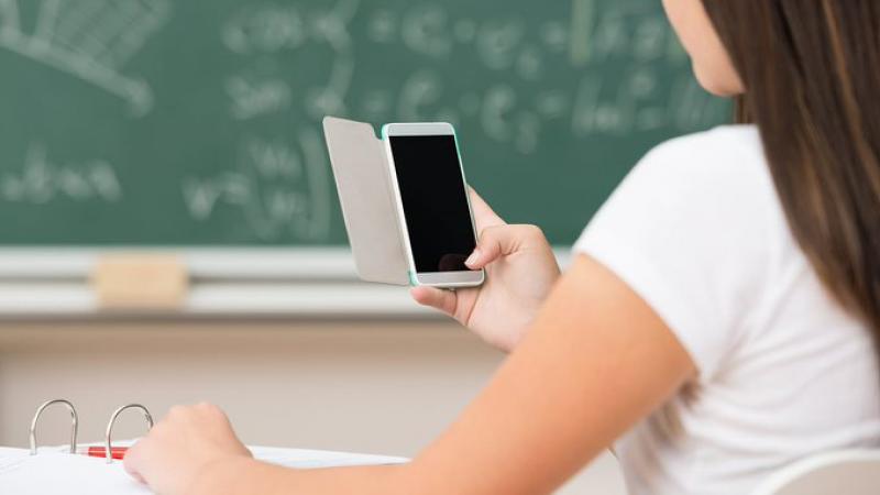 يمنع توجيه جديد استخدام الهواتف المحمولة في المدارس في بريطانيا- اكس
