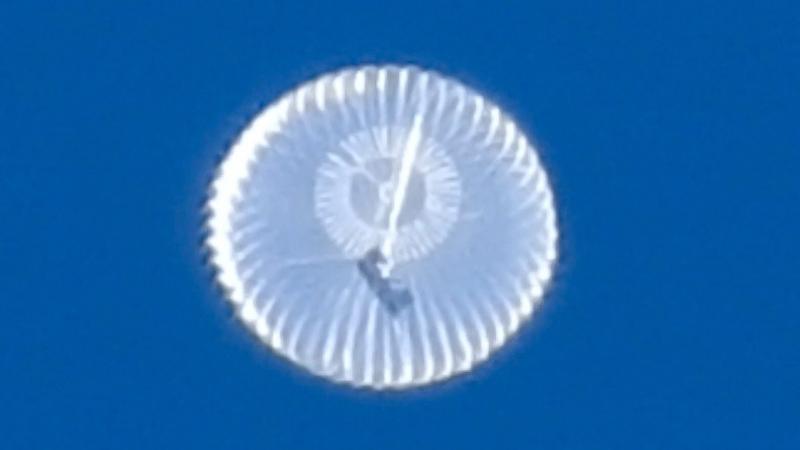 رُصد المنطاد وهو يحلق على ارتفاع يتراوح بين 13,100 و13,700 متر