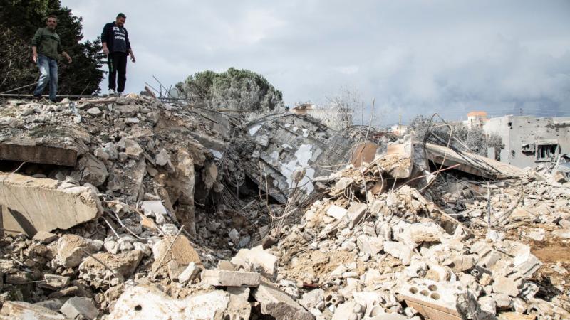 أثار الدمار في بلدة الصوانة مع الغارات الإسرائيلية الأخيرة