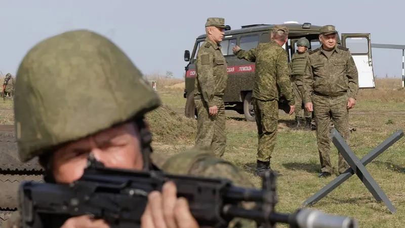 تفقّد وزير الدفاع الروسي سيرغي شويغو مركز قيادة للقوات الروسية المشاركة في الحرب