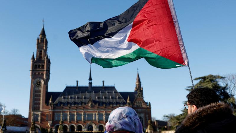تكتسب دعوى جنوب إفريقيا ضد إسرائيل أمام محكمة العدل الدولية رمزية خاصة لما تحمله من إرث نضالي تحرري ضد الفصل العنصري - رويترز