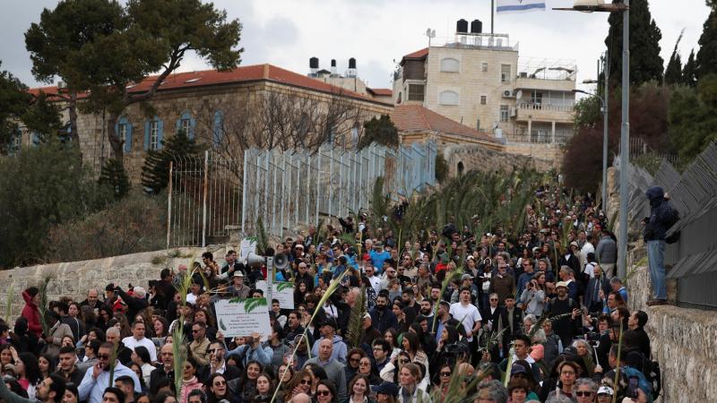 أحيت الكنائس المسيحية التي تسير حسب التقويم الغربي في فلسطين أحد الشعانين