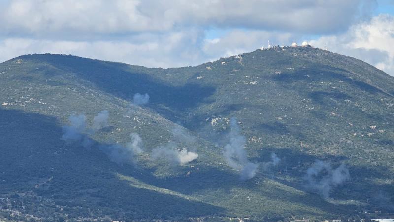 أفادت إذاعة جيش الاحتلال بأنه تم إطلاق رشقتين صاروخيتين من الأراضي اللبنانية تجاه قاعدة ميرون