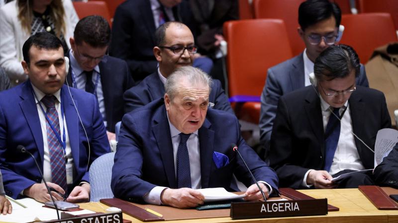 قال السفير الجزائري إنّ جريمة إسرائيل بحقّ موظفي المطبخ المركزي العالمي "لم تكن مفاجأة أو استثناء"