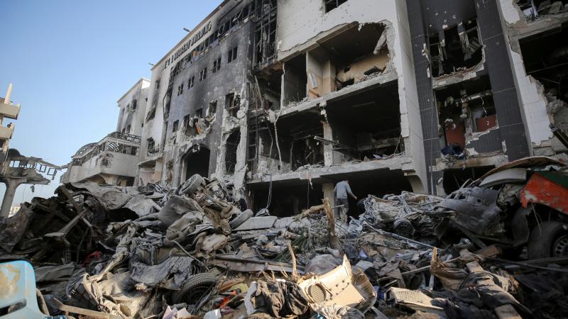قصف جيش الاحتلال مستشفى الشفاء ومحيطه طيلة أسبوعين- رويترز