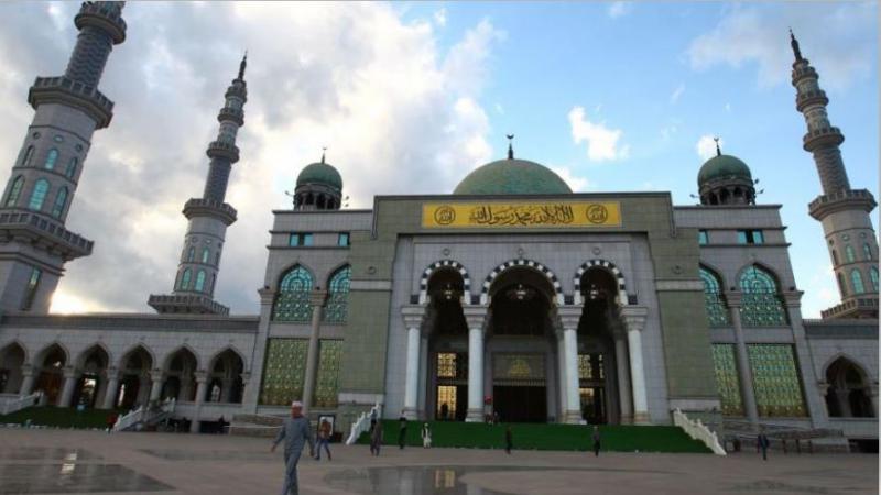 استند تصميم مسجد شاديان إلى المسجد النبوي في المدينة المنورة بالسعودية