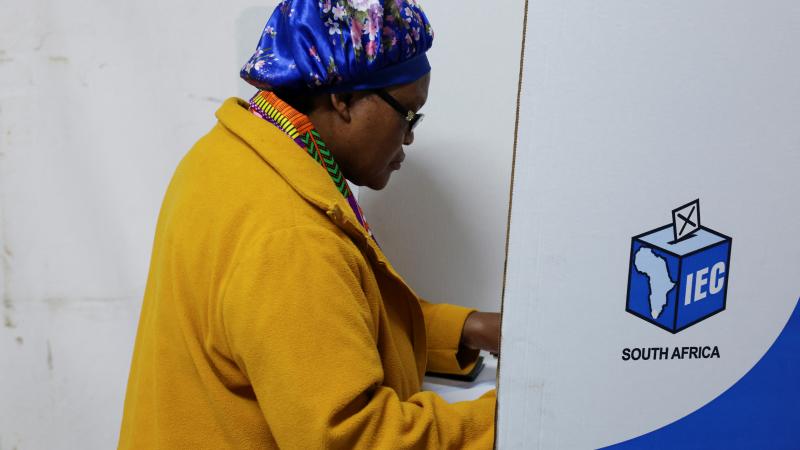 تُعتبر انتخابات جنوب إفريقيا تاريخية بعد ثلاثة عقود على تأسيس النظام الديمقراطي ما بعد حقبة الفصل العنصري
