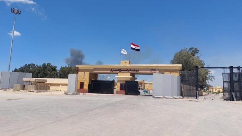 أكّدت مصادر مصرية لـ"العربي" أن الجانب الإسرائيلي بدأ إطلاق النار عند معبر رفح - الأناضول