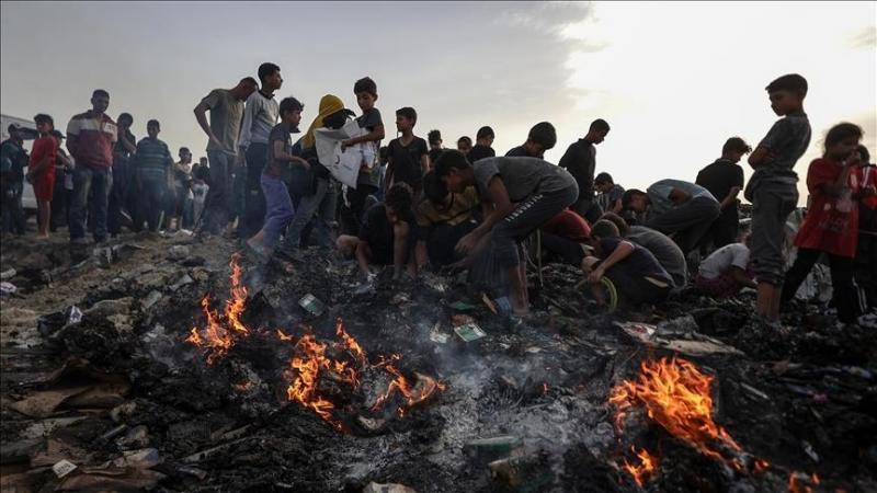 ارتكب الاحتلال الإسرائيلي مجزرة في مخيمات النازحين في مدينة رفح ليل الأحد الإثنين - الأناضول