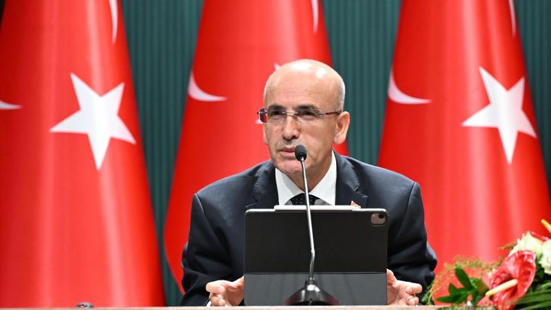 وعد وزير الاقتصاد التركي بوقف استخدام مركبات مستوردة في إطار الخدمة العامة