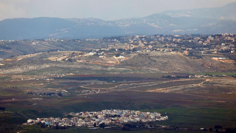 تحظى بلدة الغجر بموقع جغرافي مهم حيث تقع عند نقطة الالتقاء الحدودية الثلاثية بين لبنان وسوريا وفلسطين