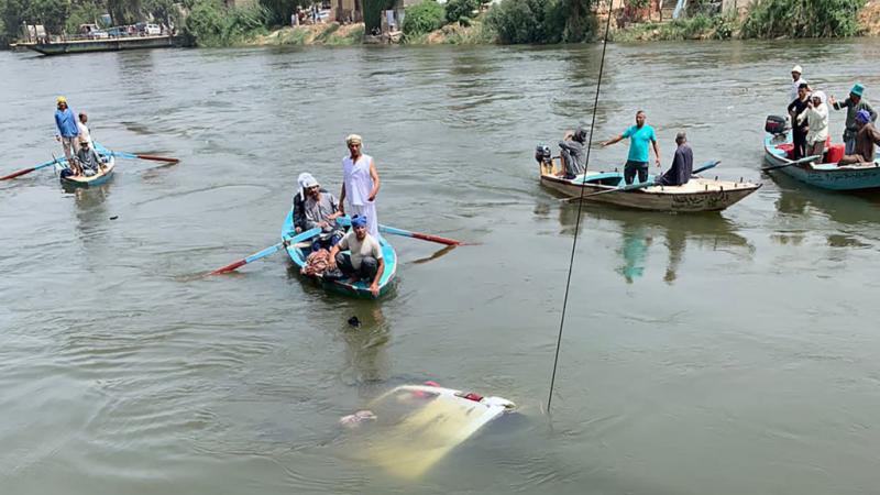 أفيد بأن الحادث جاء نتيجة اختلال عجلة القيادة في يد سائق الحافلة أثناء إبحار العبارة بين شاطئي النيل - غيتي