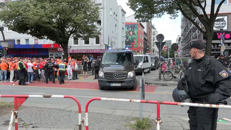 اضطر أفراد الشرطة الألمانية إلى استخدام أسلحتهم النارية لتوقيف الفاعل - رويترز