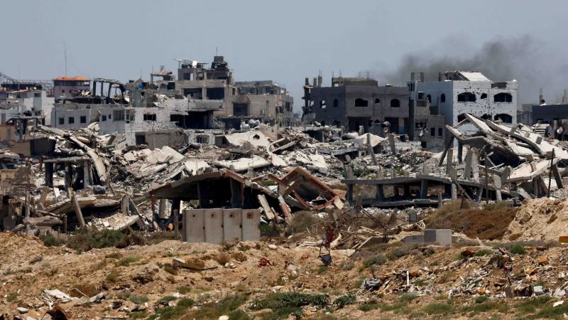 الاحتلال ينسف منازل المواطنين في مختلف مناطق قطاع غزة - رويترز