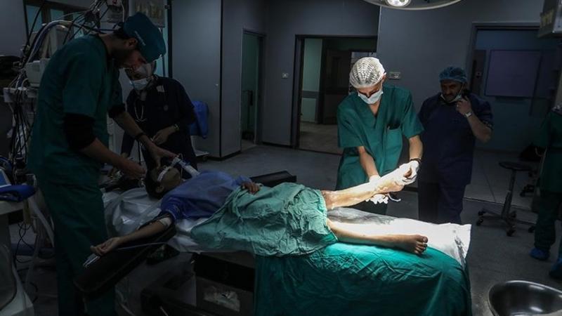 يواجه آلاف المرضى في غزة الموت نتيجة نقص الأدوية وتدمير إسرائيل معظم المنظومة الصحية - الأناضول