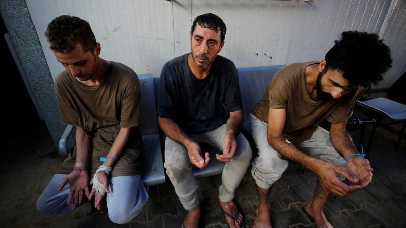 شهادات صادمة وحالة صحية سيئة لأسرى محررين في غزة - الأناضول