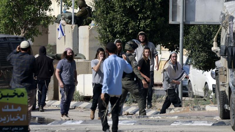 قوات الاحتلال الإسرائيلي تعتقل عددًا كبيرًا من الفلسطينيين وتخرب منازل في الضفة الغربية - وفا